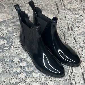 NWT Women Rain boots